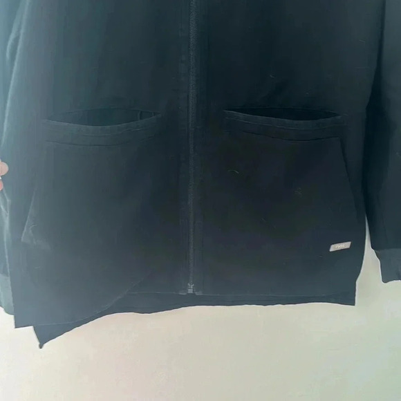 FIGS Bellery Scrub Jacket in Black - Picture 7 of 10
